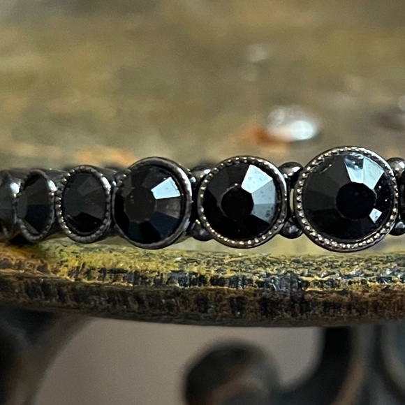 Monet, Black Rhinestones, set in Black Metal, Open Bracelet./Clip earrings - Picture 5 of 13